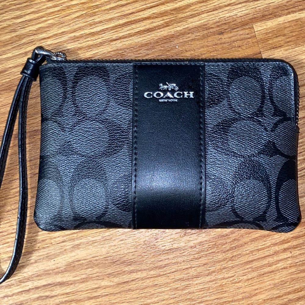 🖤 Cute Coach Wristlet Wallet